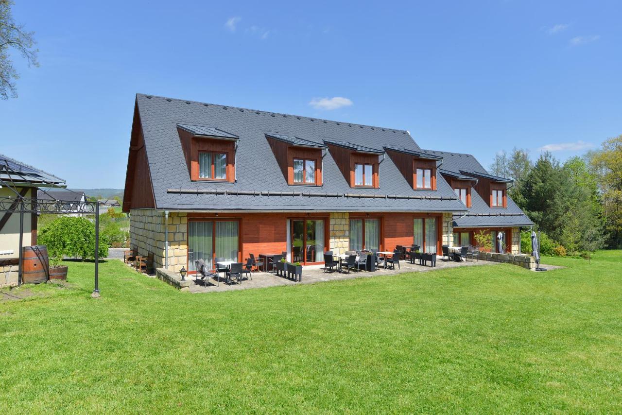 Rezidence Pihel Hotel Nový Bor Buitenkant foto