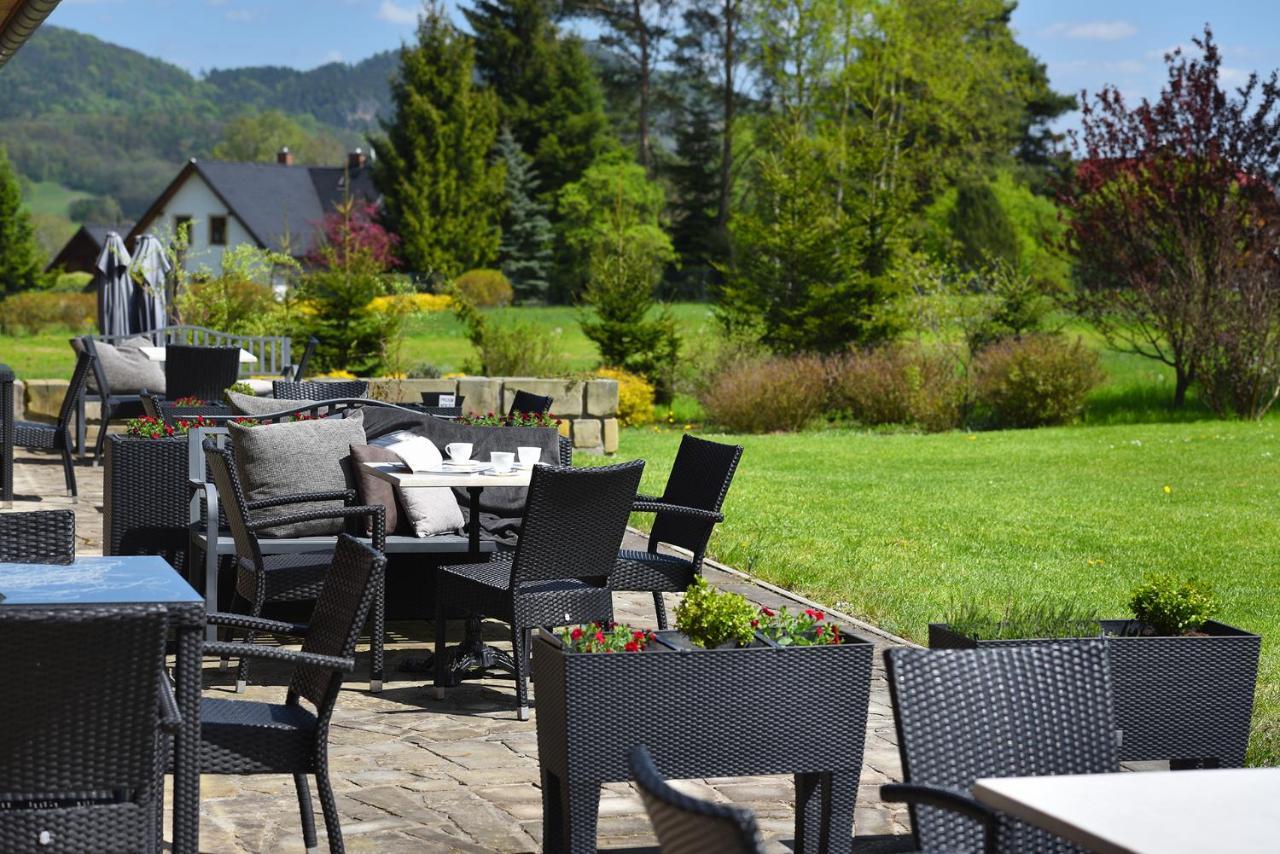 Rezidence Pihel Hotel Nový Bor Buitenkant foto